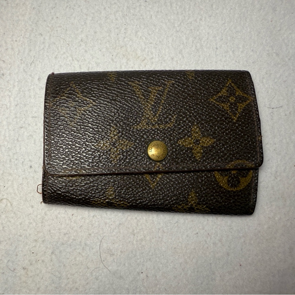 Louis Vuitton Classic Monogram large key case in Brown and Gold